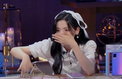 楊超越吃瓜原視頻,真實不做作！