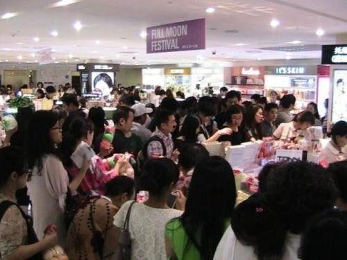 武漢展會吃瓜群眾事件視頻,現(xiàn)場沖突與網(wǎng)絡(luò)熱議