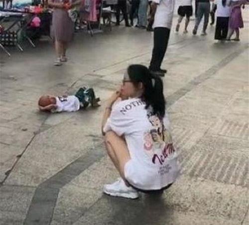 媽媽撒潑打滾女兒吃瓜視頻,這是什么神仙母女關系？