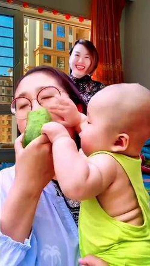 吃瓜娃娃事件視頻,揭秘網絡惡搞背后的真相