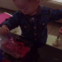 小盆友吃酸瓜視頻,小盆友歡樂吃瓜瞬間